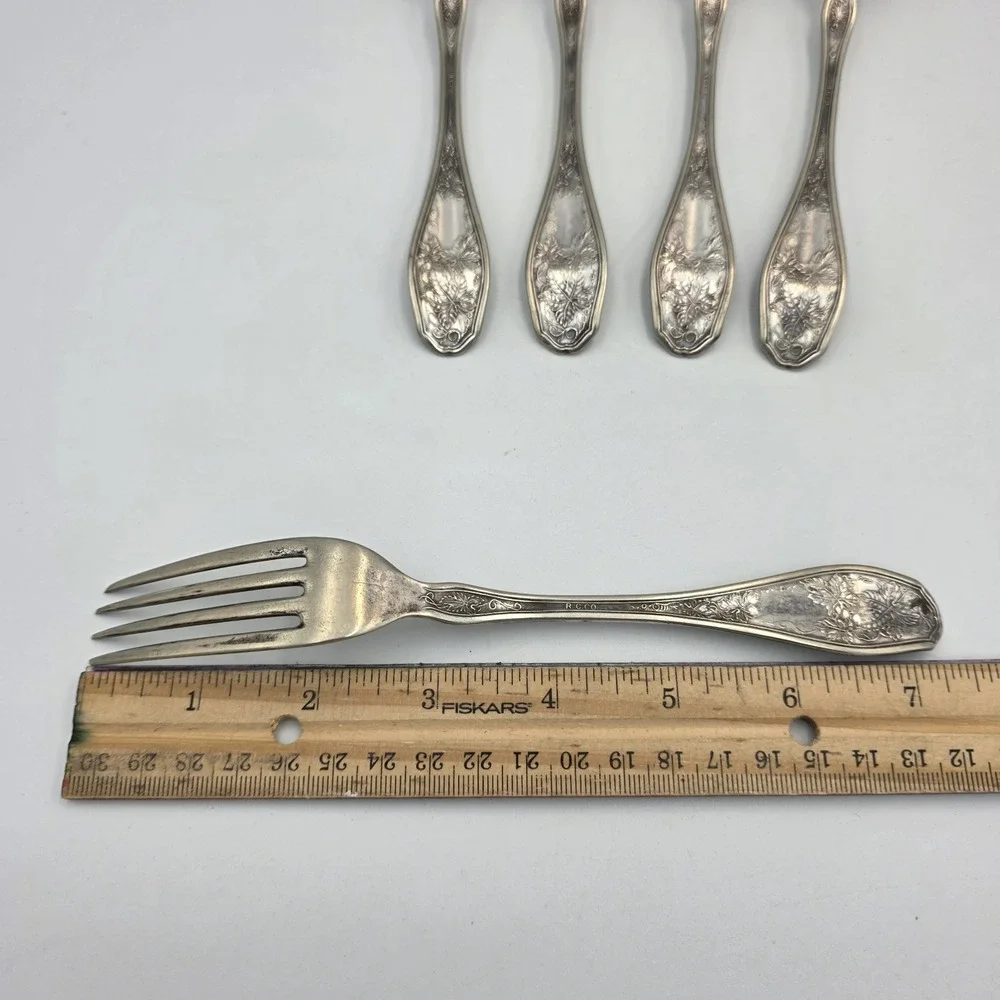 5 ~ Vintage Isabella Grape 1913 R.C.Co. Grape Pattern Silverplated Forks 7.5